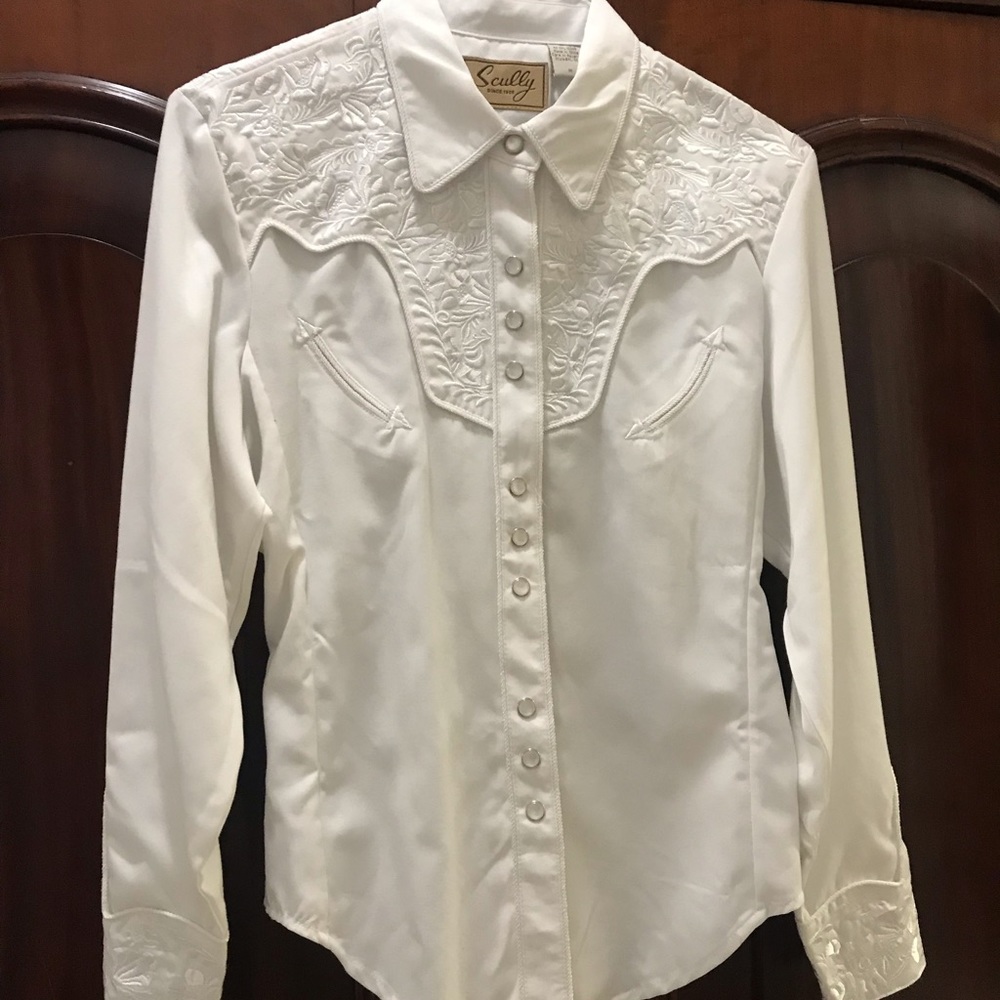 New with tags, size medium, white Scully shirt, snap buttons, embroidered